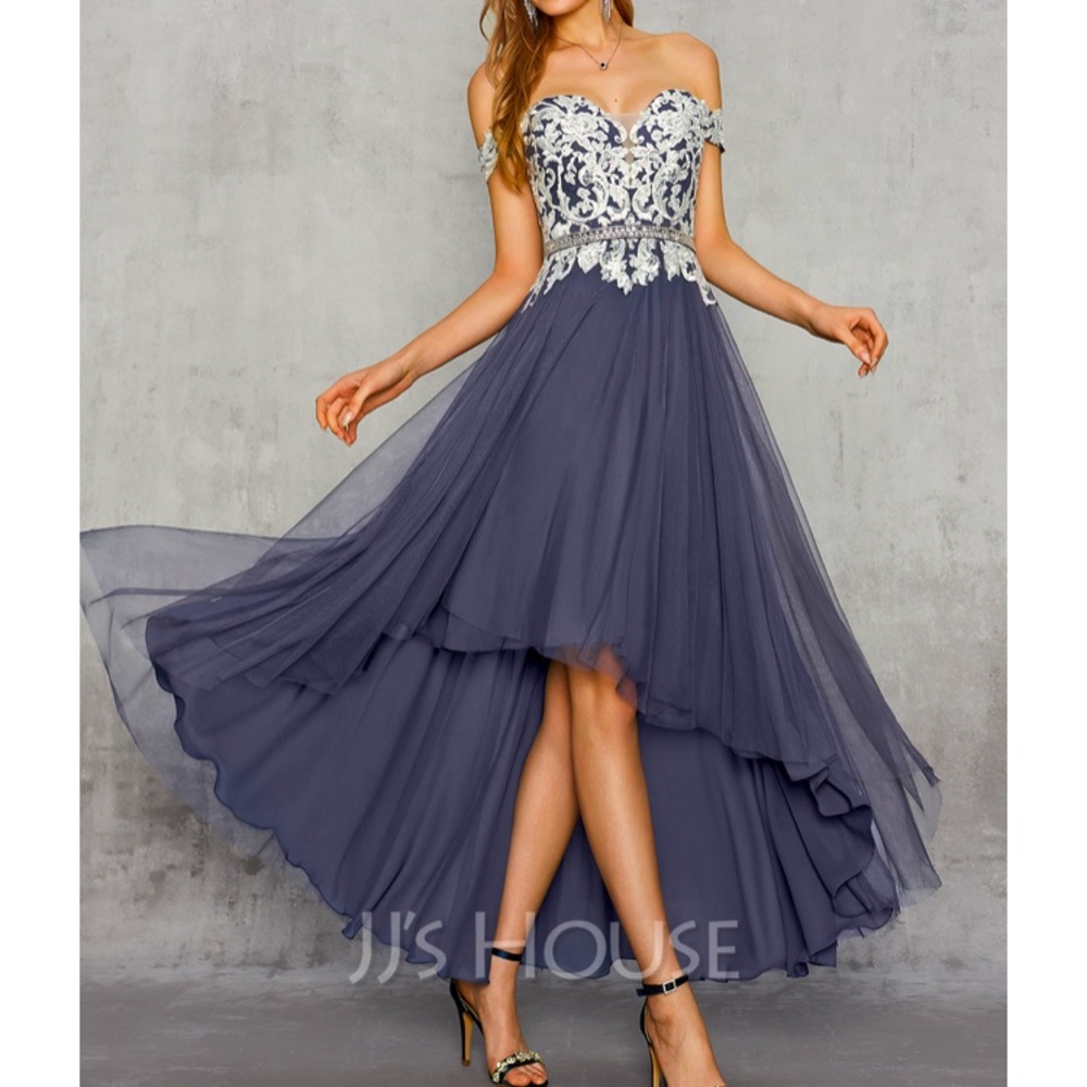 This dress is Gorgeous, just not on me! It’s elegant and never been worn!.